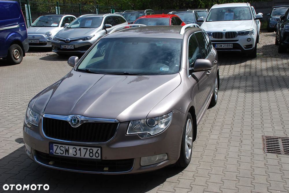 Skoda Superb 2.0 TDI Green tec DSG Elegance - 4