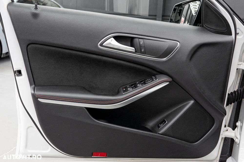 Mercedes-Benz GLA AMG 45 4Matic AMG Speedshift 7G-DCT - 39