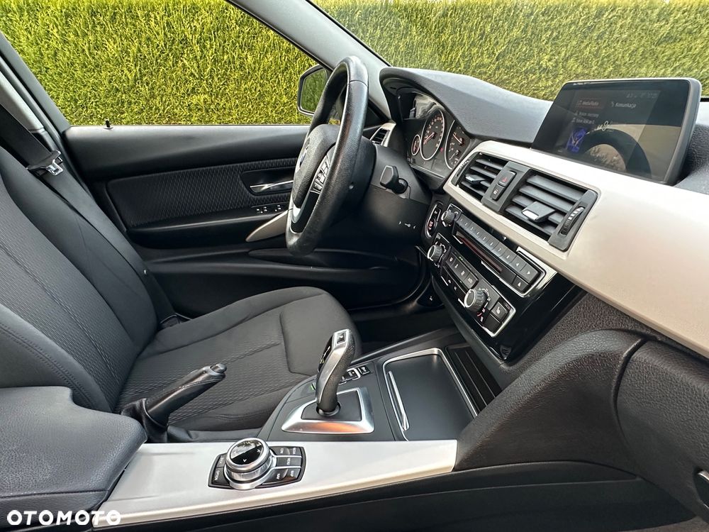 BMW Seria 3 318i Advantage - 19