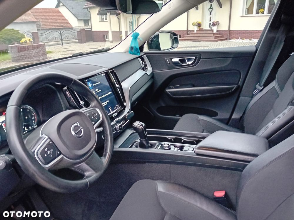 Volvo XC 60 D3 Momentum Pro - 24