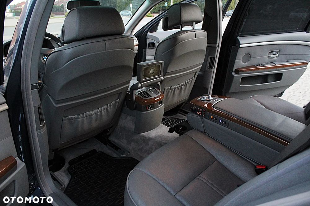 BMW Seria 7 750Li - 31