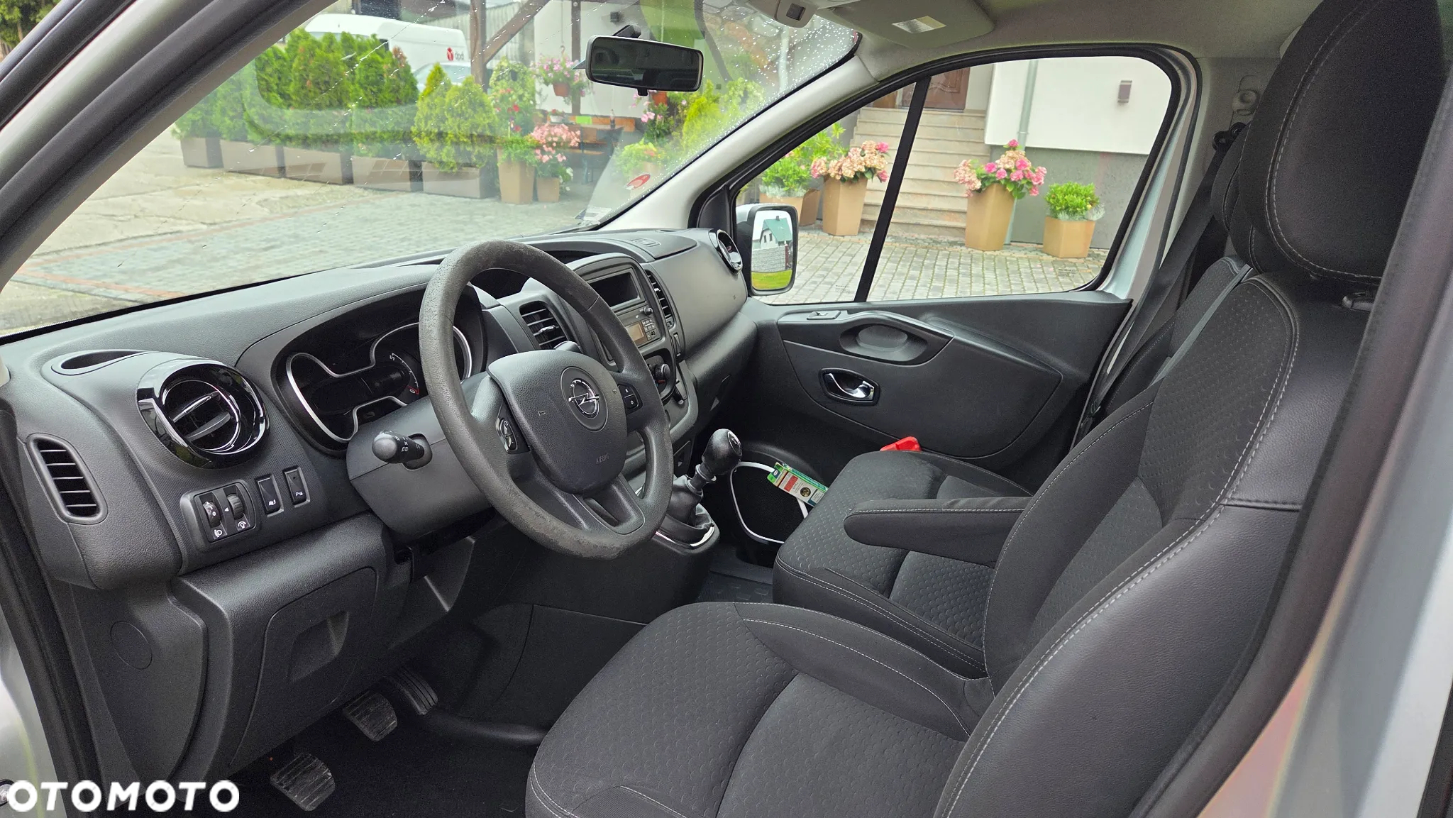 Opel Vivaro - 8