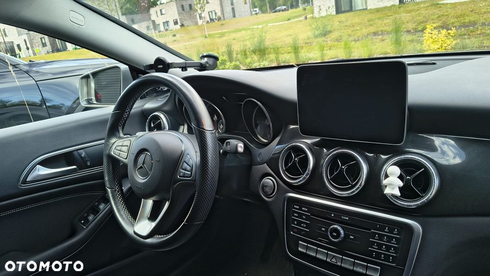 Mercedes-Benz CLA 180 7G-DCT - 27