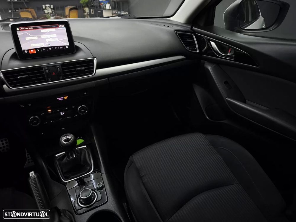 Mazda 3 Hatchback 1.5 Sky-D Excellence Navi - 29