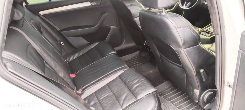 Skoda Superb 2.0 TDI DSG Sportline - 9