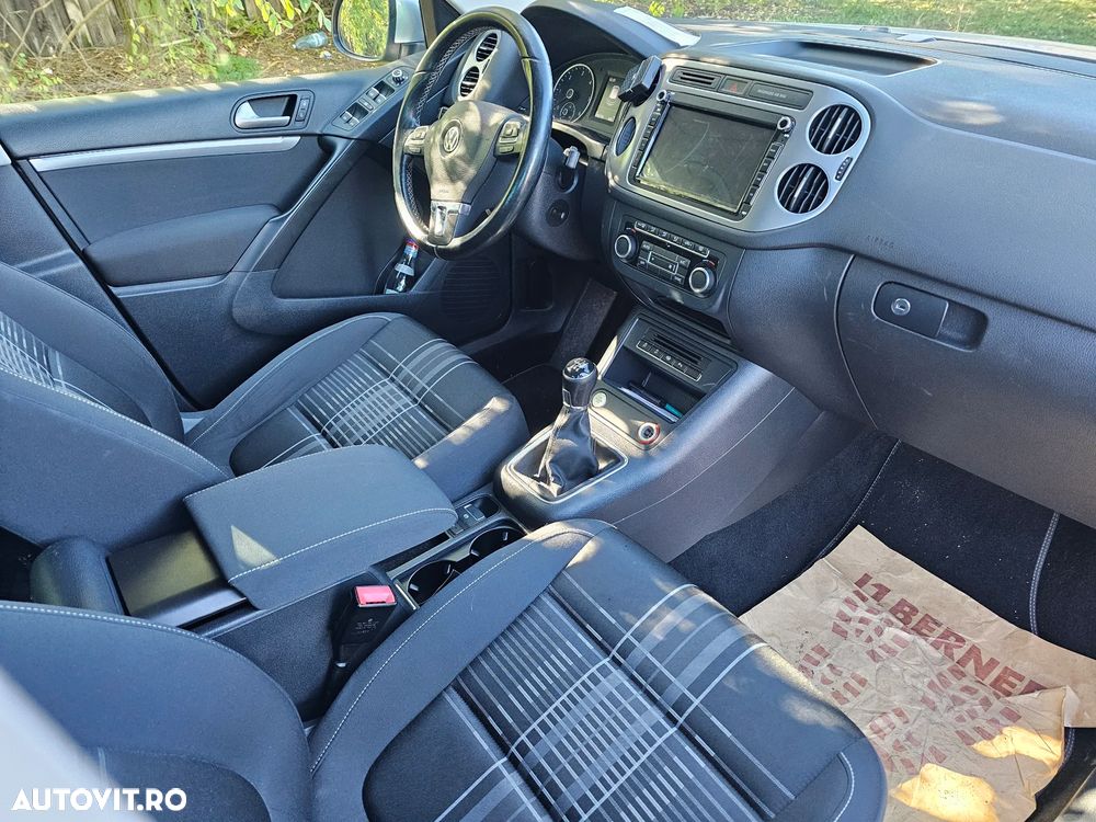 Volkswagen Tiguan 2.0 TDI DPF BlueMotion Technology Lounge Sport & Style - 25
