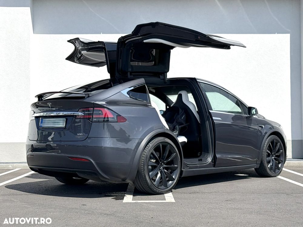 Tesla Model X - 4