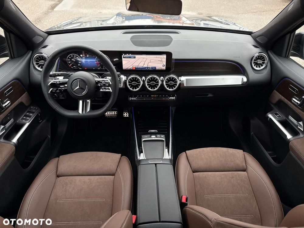 Mercedes-Benz GLB - 11