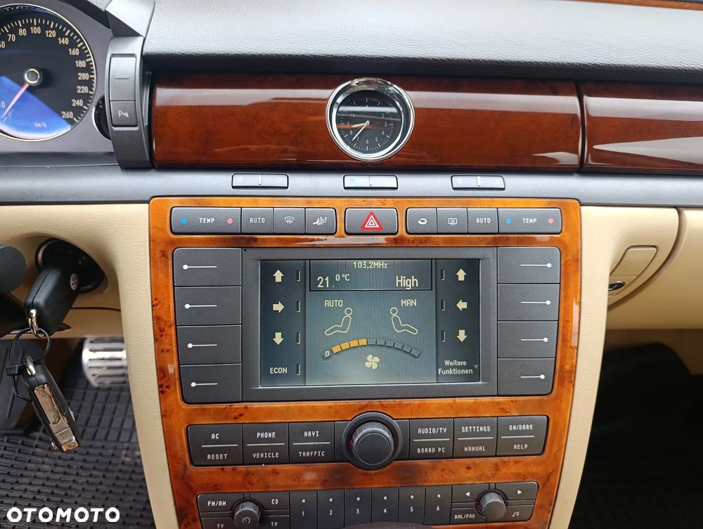 Volkswagen Phaeton - 21