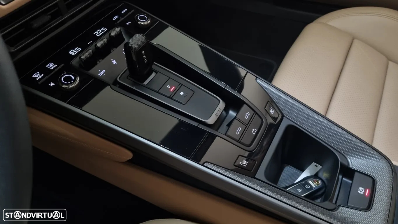 Porsche 911 (992) Carrera PDK - 10
