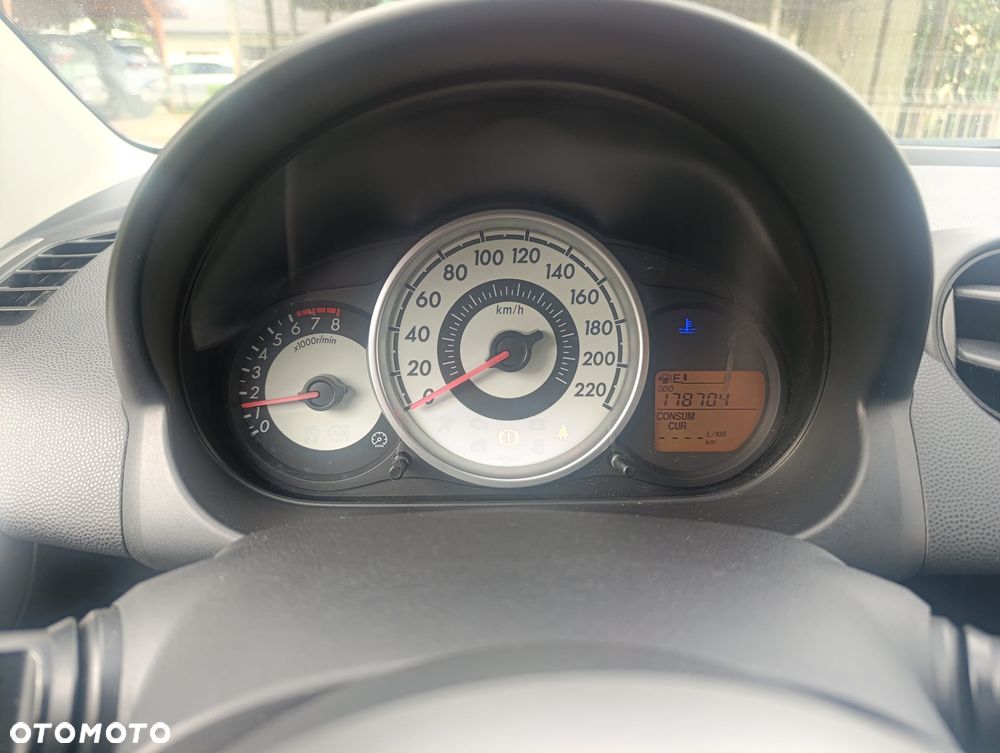 Mazda 2 - 8