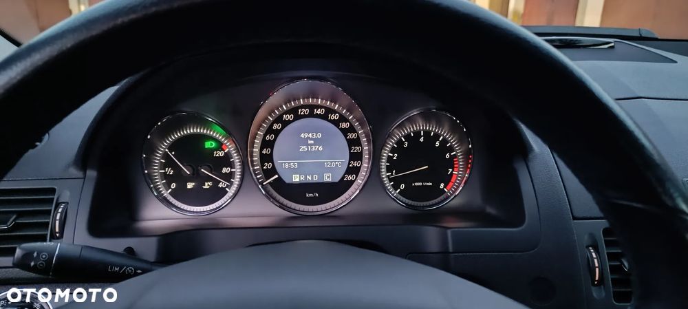 Mercedes-Benz Klasa C 180 CGI Automatik BlueEFFICIENCY Avantgarde - 14