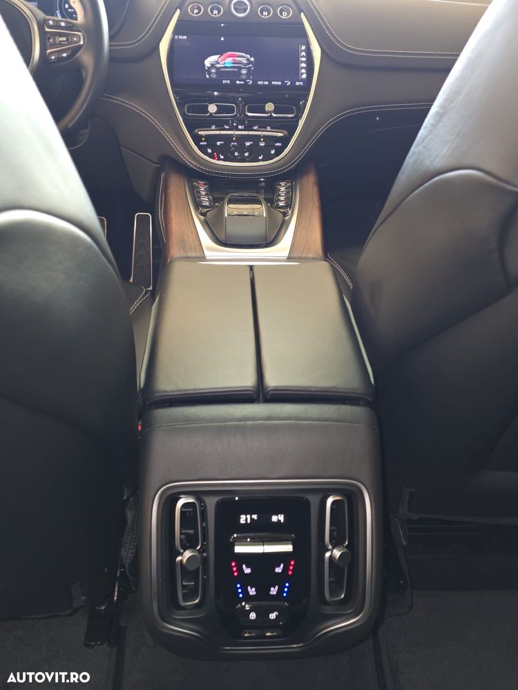 Aston Martin DBX - 23