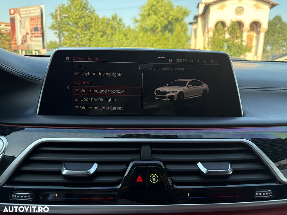 BMW Seria 7 740Li - 26