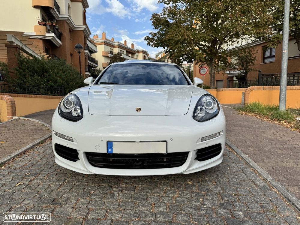 Porsche Panamera - 1