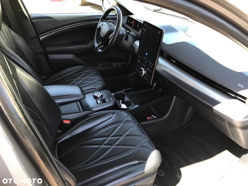 Ford Mustang Mach-E - 10