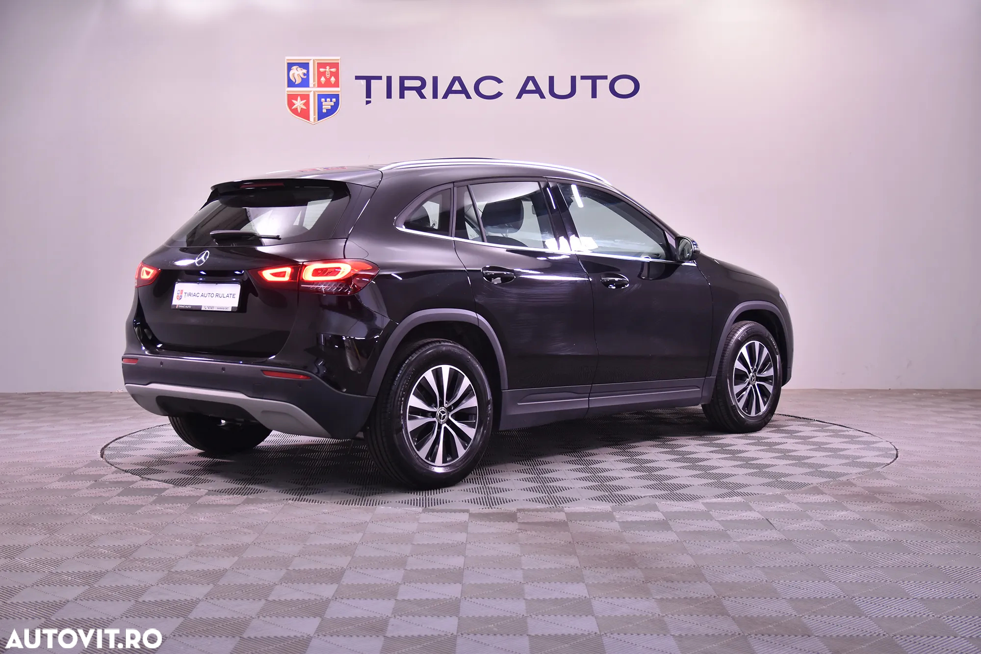 Mercedes-Benz GLA 250 4Matic 8G-DCT - 5