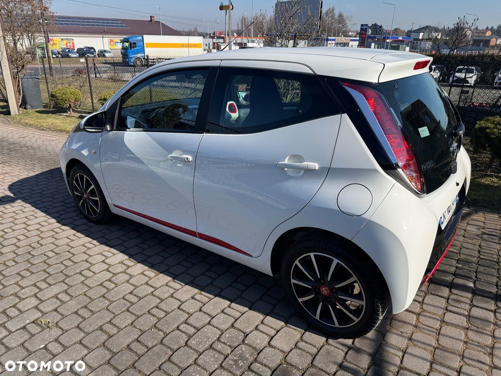 Toyota Aygo x-clusiv - 21