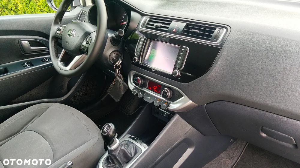 Kia Rio 1.4 Dream Team Edition - 12