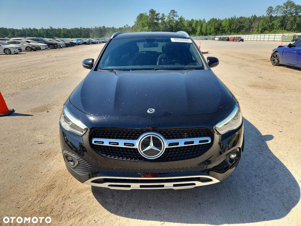 Mercedes-Benz GLA - 6