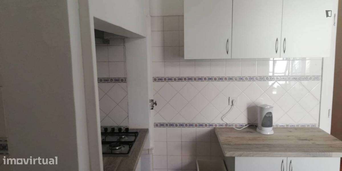 Quarto - localizado em Anjos Lisbon - Grande imagem: 5/26