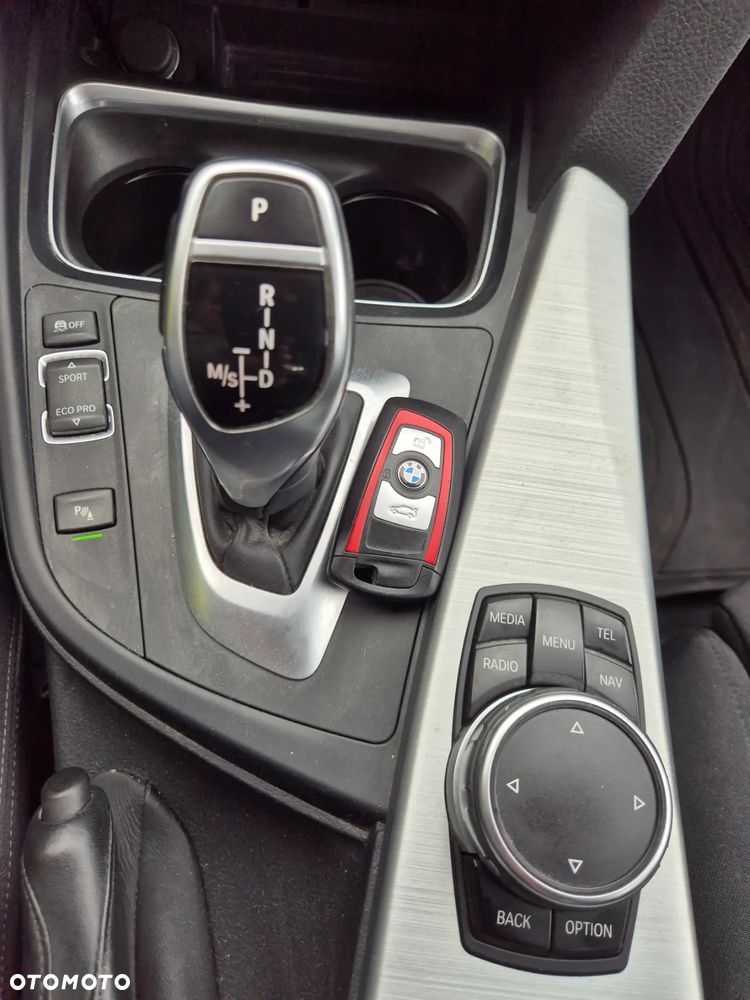 BMW Seria 3 335i Touring Sport Line - 26