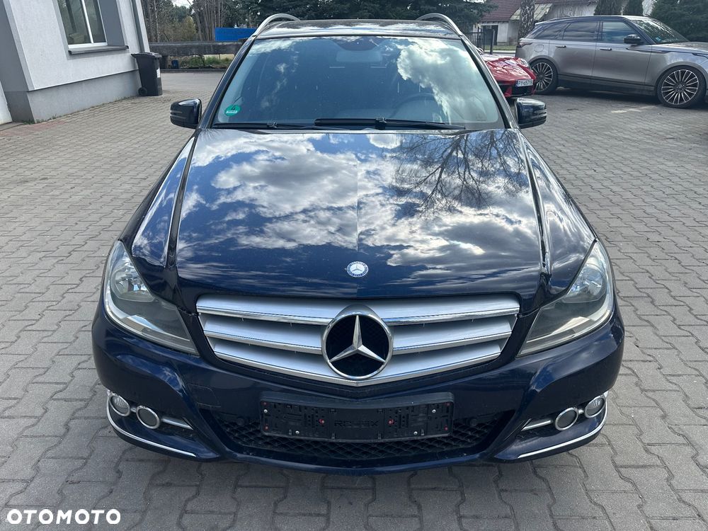 Mercedes-Benz Klasa C 180 CGI Automatik BlueEFFICIENCY Avantgarde - 16