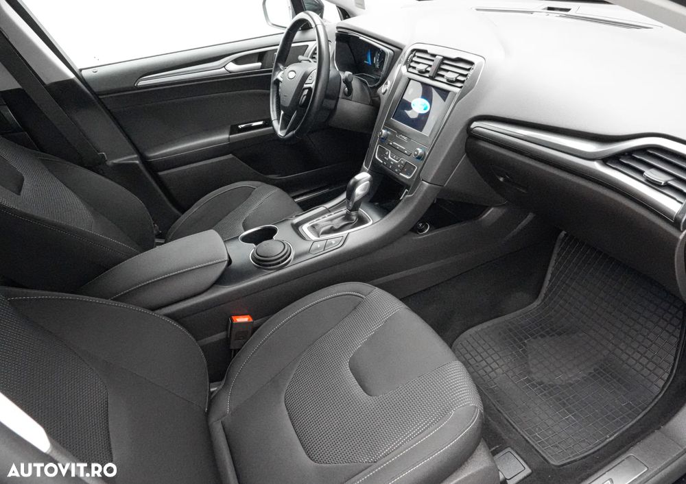 Ford Mondeo 2.0 HEV Titanium - 13