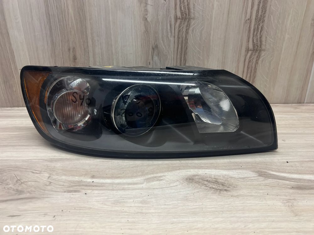LAMPA PRAWA KOMPLETNA S40 II V50 2008r. 31213378 301198276 - 1