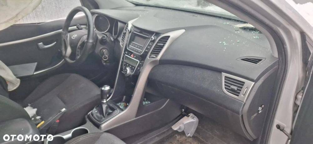 HYUNDAI I30 II kombi RAH pas tylny wanna - 7