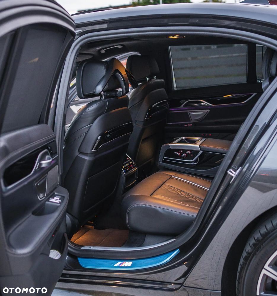 BMW Seria 7 750i xDrive - 13