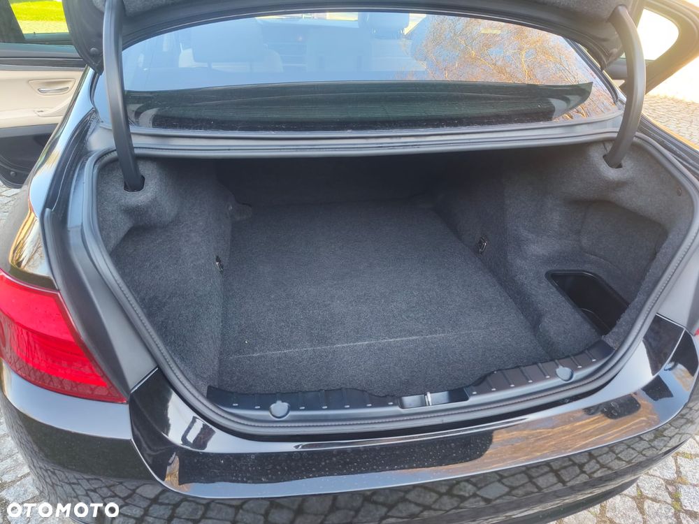 BMW Seria 5 520d - 25