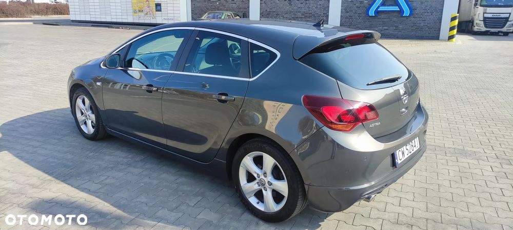 Opel Astra 2.0 CDTI Exklusiv - 6