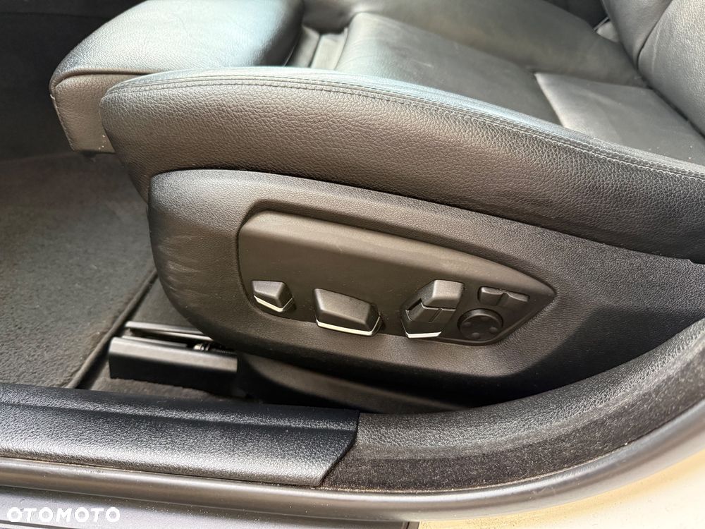 BMW Seria 5 520d xDrive - 15