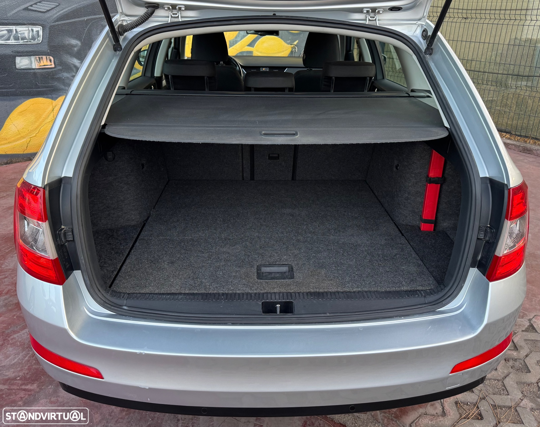Skoda Octavia Break 1.6 TDi Ambiente DSG - 9