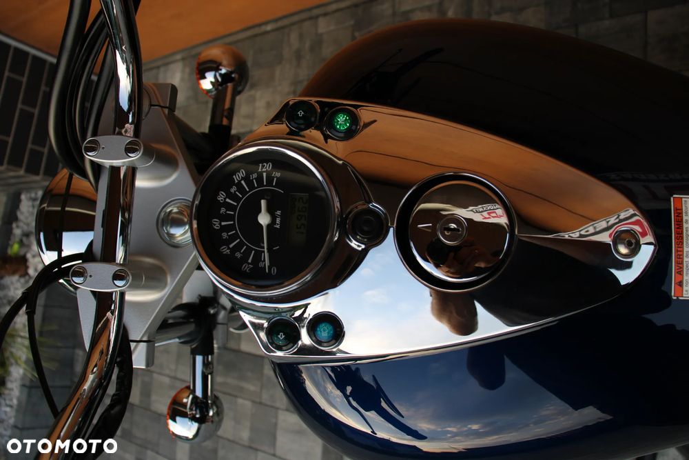 Suzuki Intruder - 26