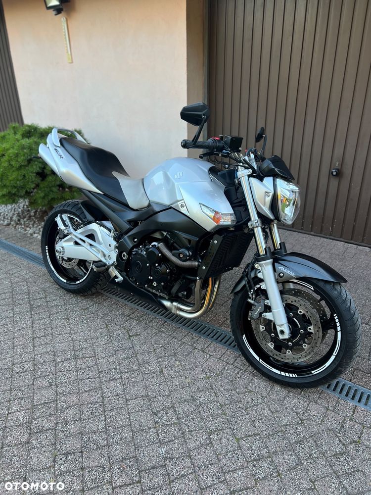 Suzuki GSR - 1
