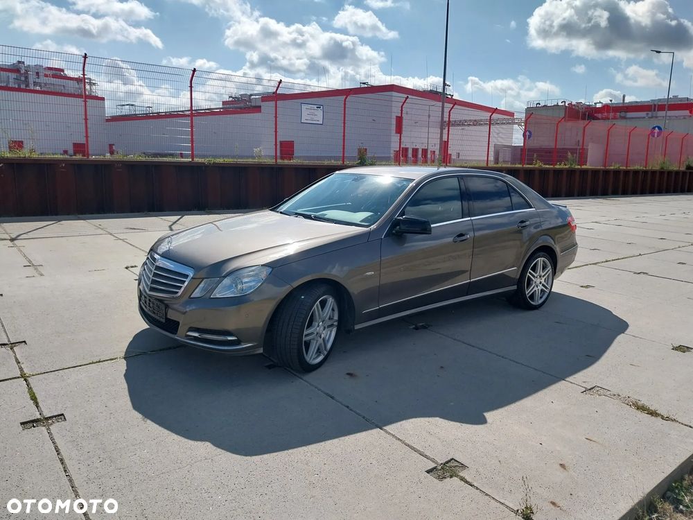 Mercedes-Benz Klasa E 200 BlueTEC 7G-TRONIC Elegance - 23