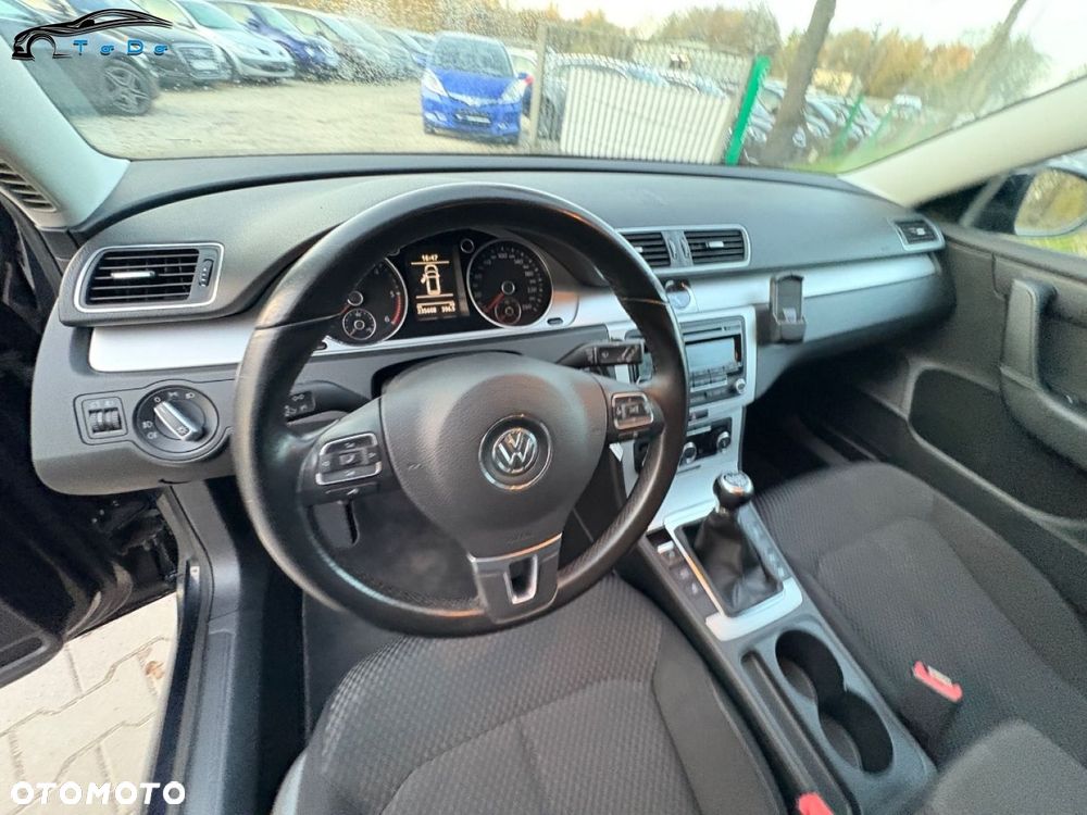 Volkswagen Passat 1.6 TDI DPF BlueMot Highline - 21
