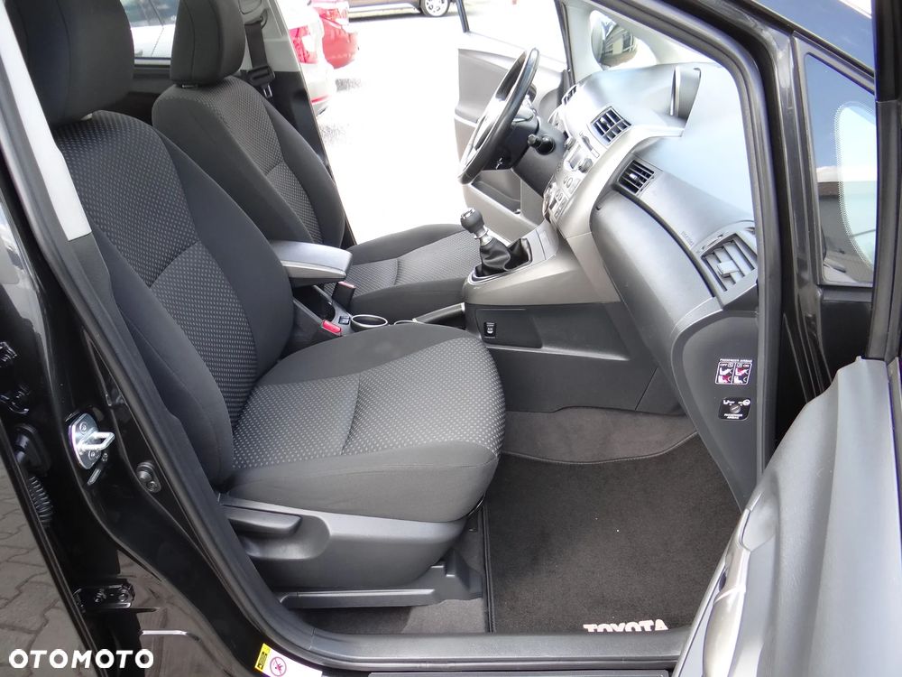 Toyota Verso 1.8 7-Sitzer Skyview Edition - 32