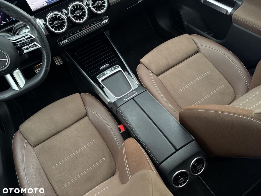 Mercedes-Benz GLB - 15