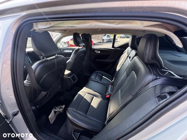 Volvo XC 40 D4 AWD Geartronic Momentum - 31