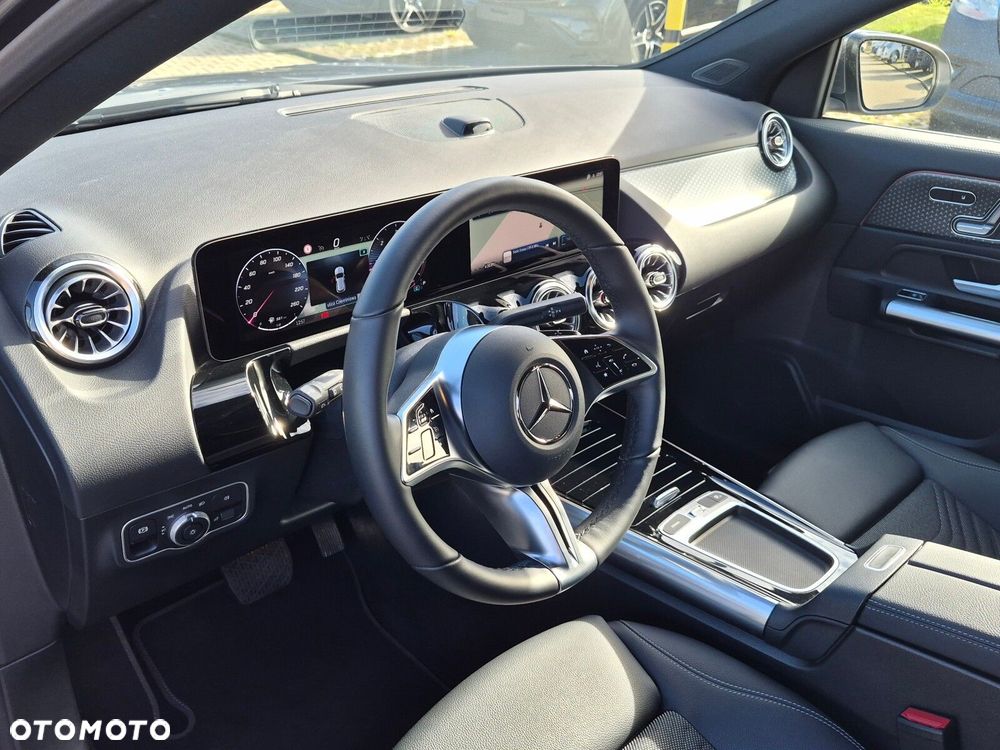 Mercedes-Benz GLA - 21