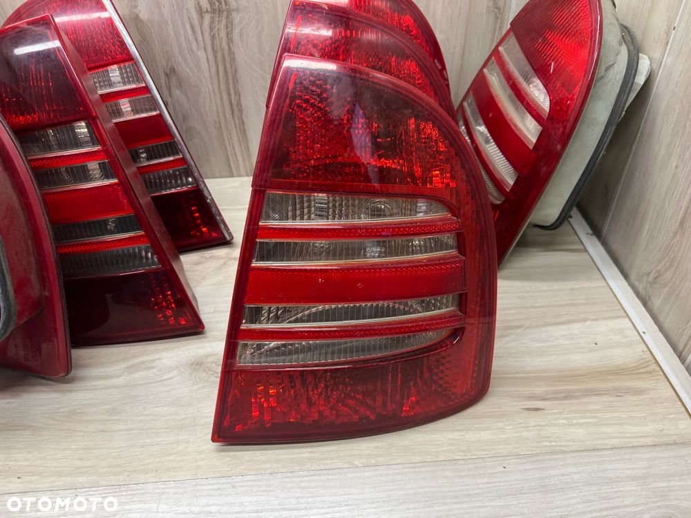 LAMPA TYLNA PRAWA SKODA SUPERB I