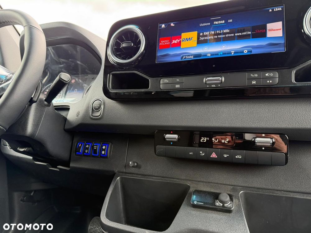 Mercedes-Benz Sprinter 519 - 25