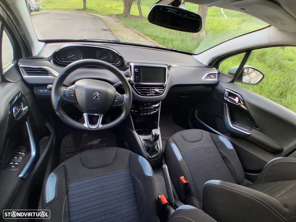 Peugeot 208 - 11