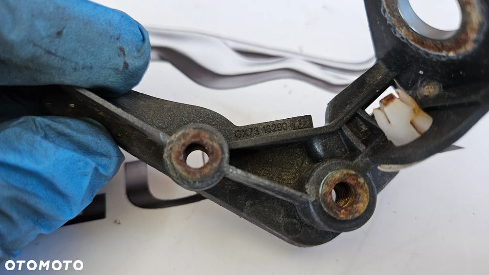 Jaguar XE X760 Mocowanie błotnika przedniego lewego Ślizg błotnika przód lewy GX73-16290-AD GX73-16291-AD - 4