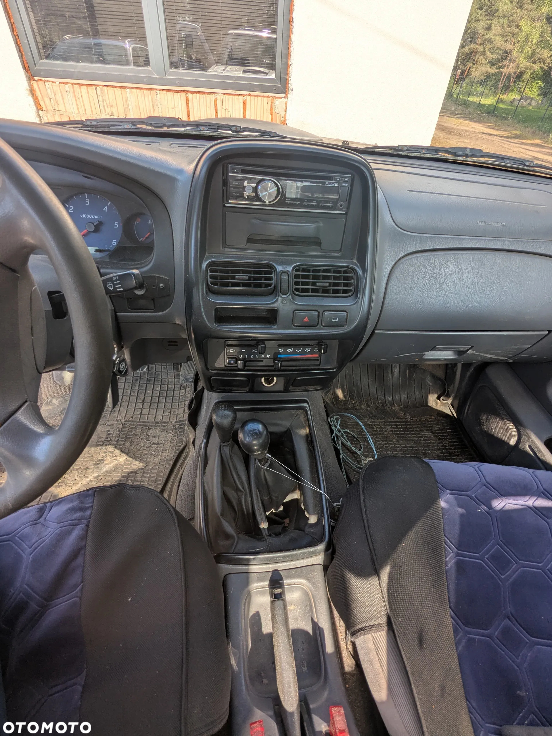 Nissan Pickup - 9
