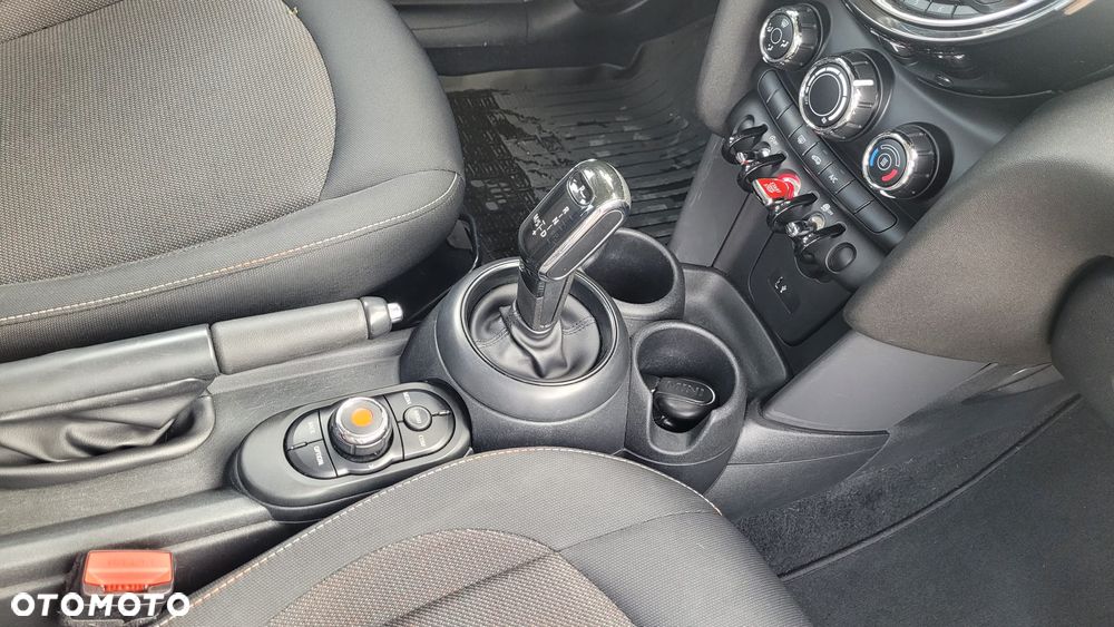 MINI Cooper Standard - 11