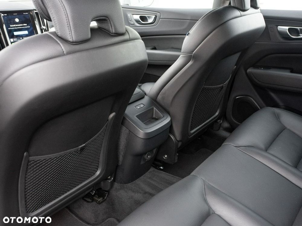 Volvo XC 60 B4 B Plus Bright - 24